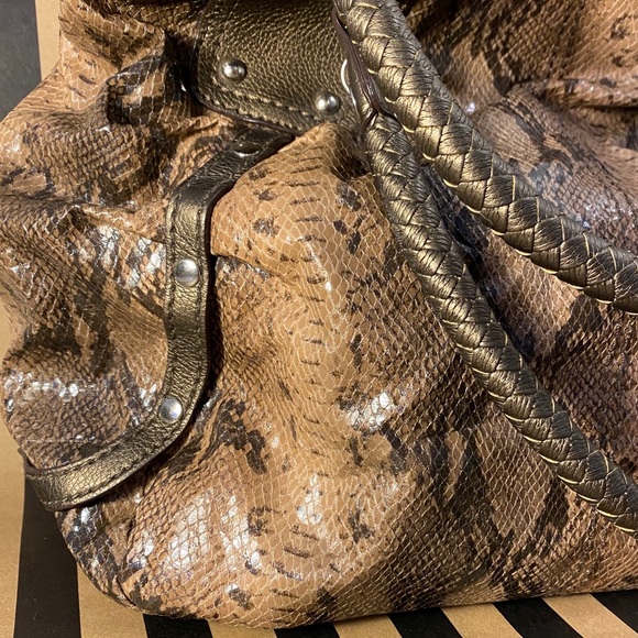 Relic Purse - Picture 5 of 10